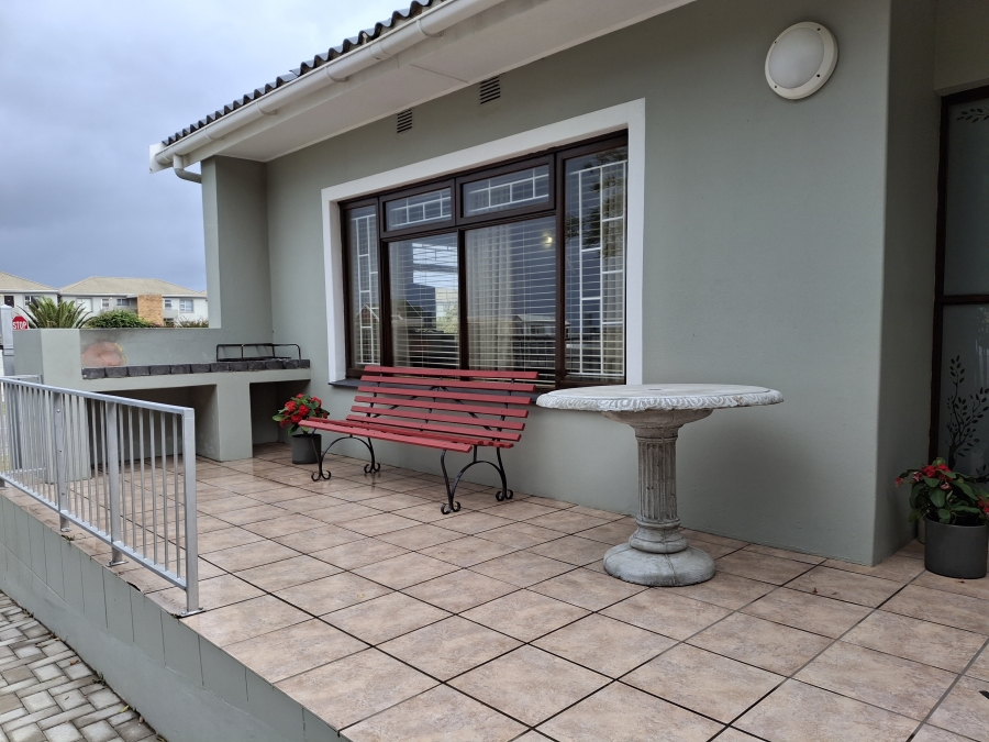 5 Bedroom Property for Sale in Hartenbos Central Western Cape